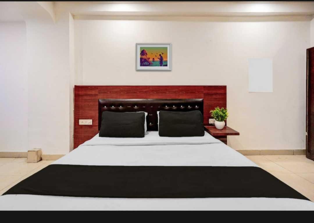 Hotel O Anshu B&B Nowe Delhi Zewnętrze zdjęcie